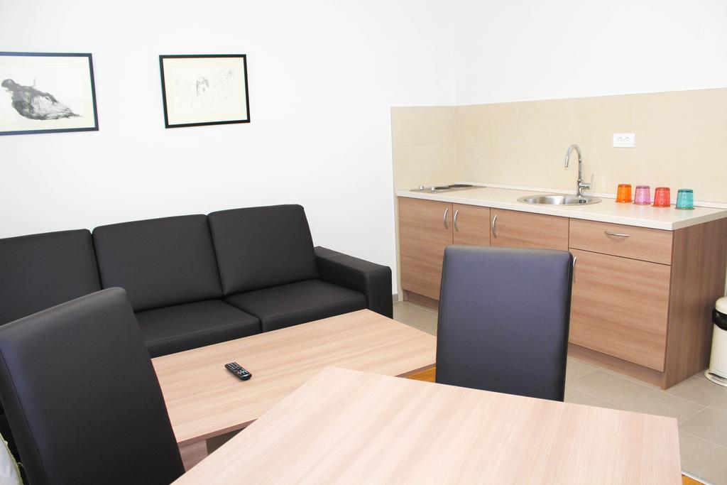 Wake Up Apartments And Rooms Belgrad Exteriör bild